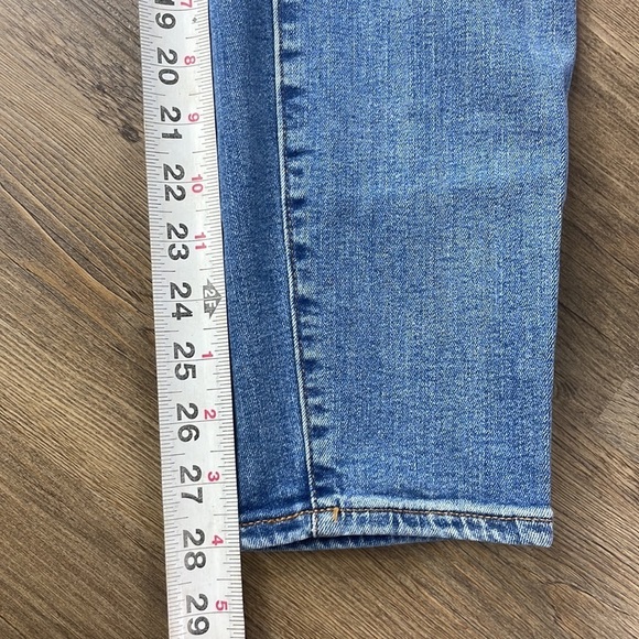 GAP Women’s Mid Rise Distressed Curvy True Skinny Jeans, size 31 - Picture 7 of 11